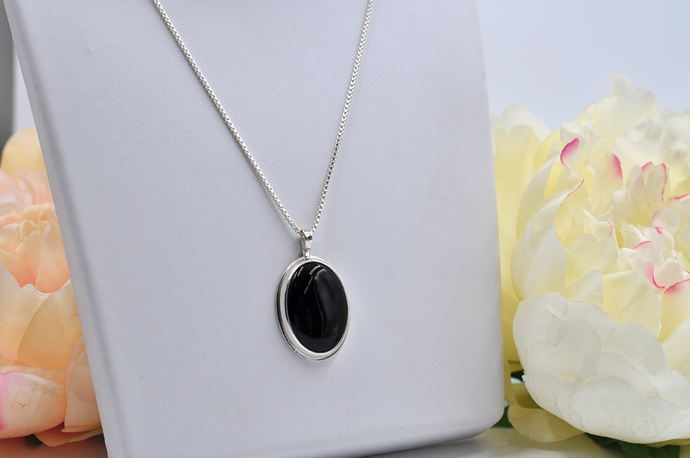 Classic Sterling Silver and Black Onyx Oval Necklace