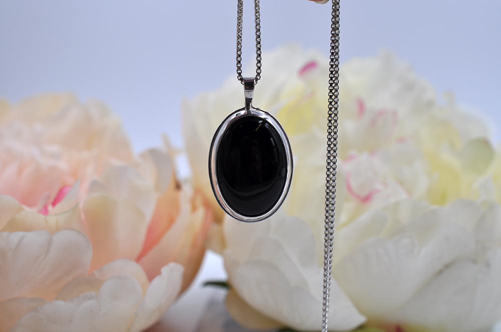 Classic Sterling Silver and Black Onyx Oval Necklace