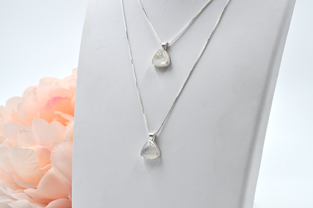 Rainbow Moonstone Joia Necklace in Sterling Silver