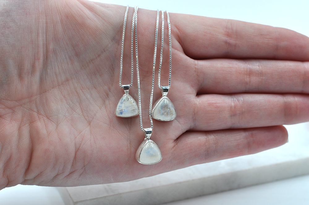 Rainbow Moonstone Joia Necklace in Sterling Silver